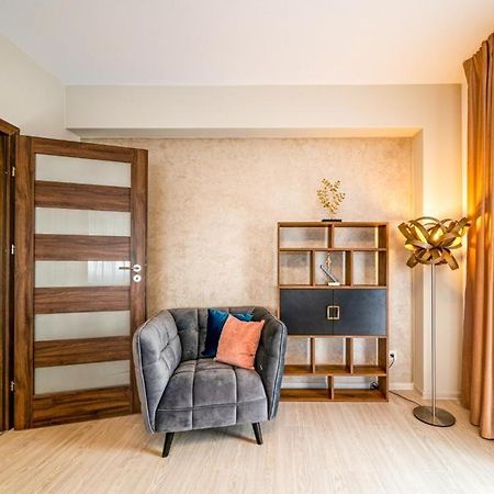 Pink Velvet Rk Ghimbav Apartment Bagian luar foto