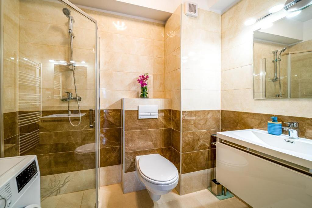 Pink Velvet Rk Ghimbav Apartment Bagian luar foto
