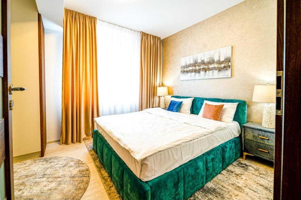 Pink Velvet Rk Ghimbav Apartment Bagian luar foto
